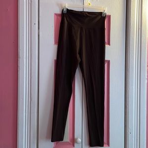 Unfortunately I don’t know the brand to This item but it is a one size.